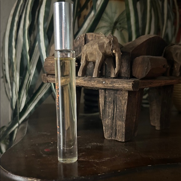 Luxurious Silver-Capped Face Oil - Picture 1 of 2